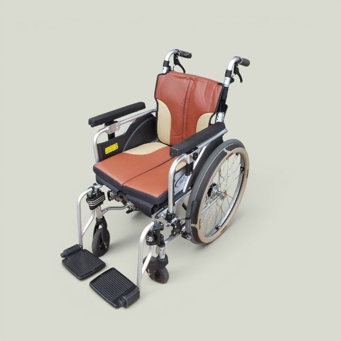 送料無料（一部地域を除く）MIKI　自走用車いす スキット 　SKT-1000　　レッグサポートなし　ts-26-0713-01