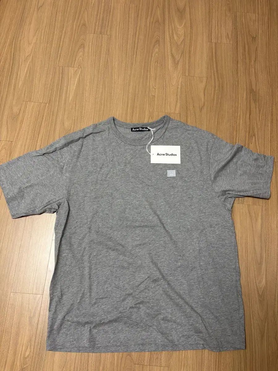 新品 Acne Studios アクネストゥディオズ クルーネック 半袖 商品