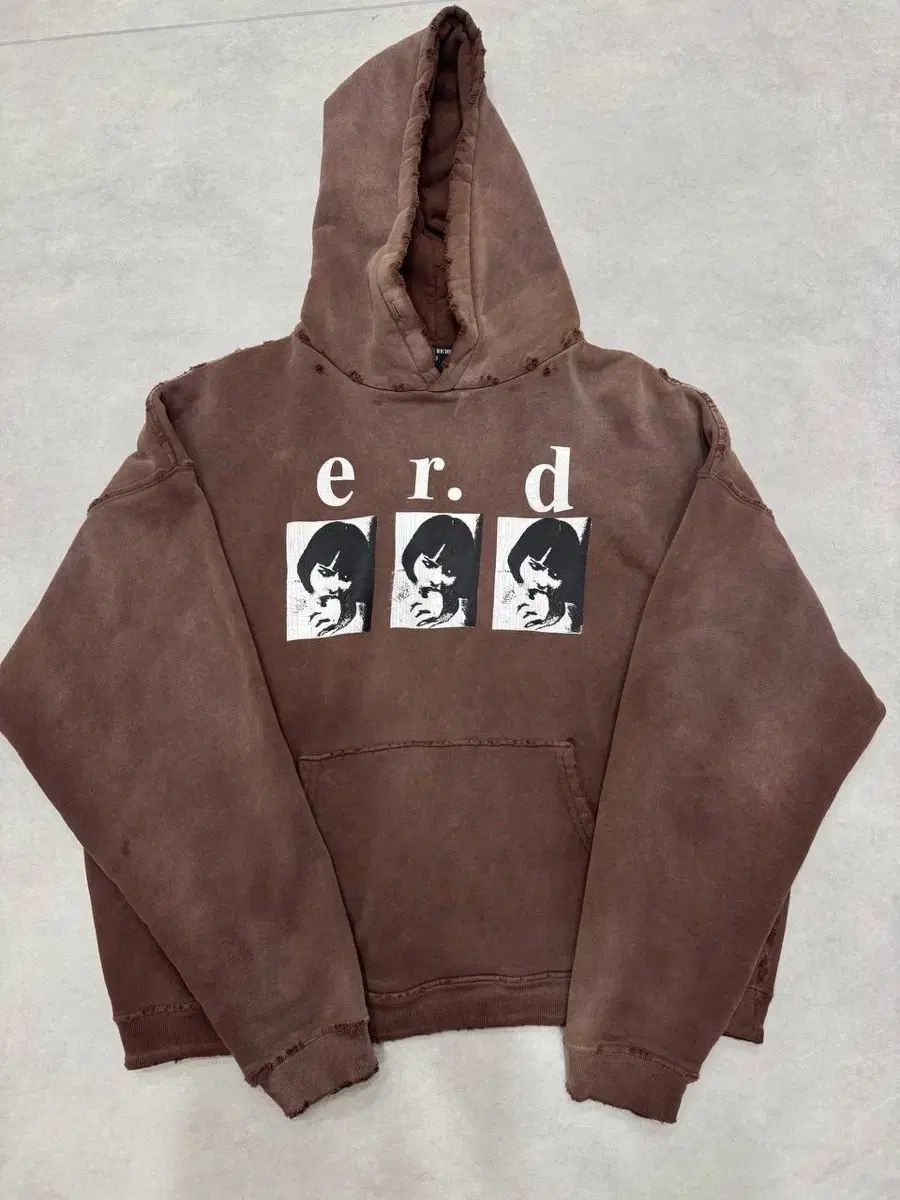S アンパンリッシュデ프リメ ERD フードTシャツ ブラウン