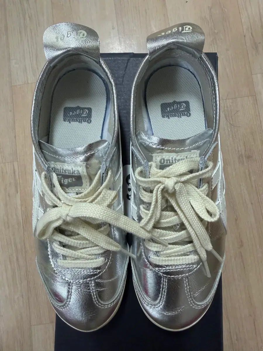 onitsuka tiger オニツカタイガー メキシコ66 シルバー 23.0cm