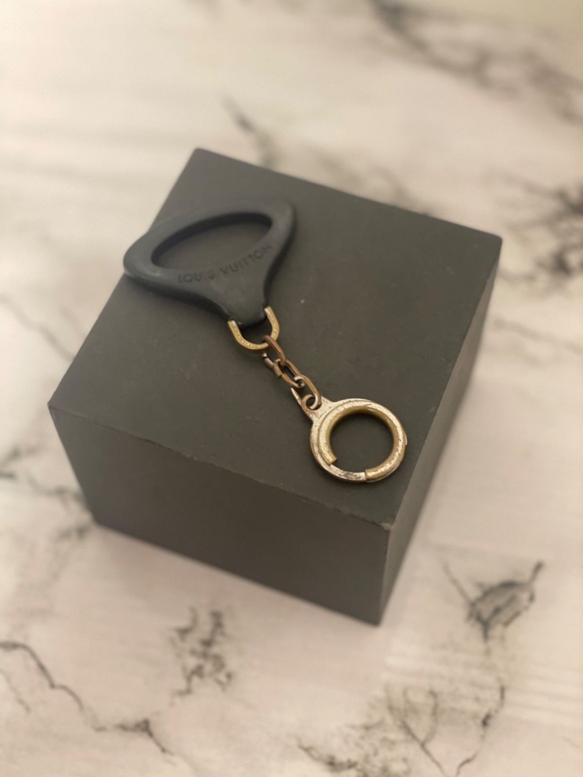 LOVE】37 LOUIS VUITTON ルイ・ヴィトン M63832 ポルトクレ・エピZ