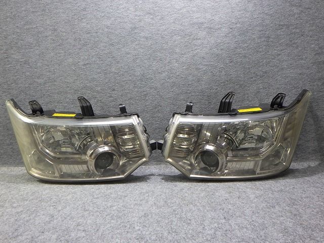 デリカD5　ヘッドライト　左右　HID　CV1W　CV2W　CV4W　CV5W　前期　100-87918　260711009