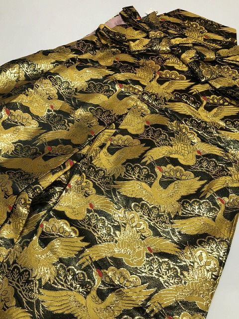 【中古】Sサイズ 袴 男物 化繊 黒地に飛鶴文様 紐下80 馬乗り袴