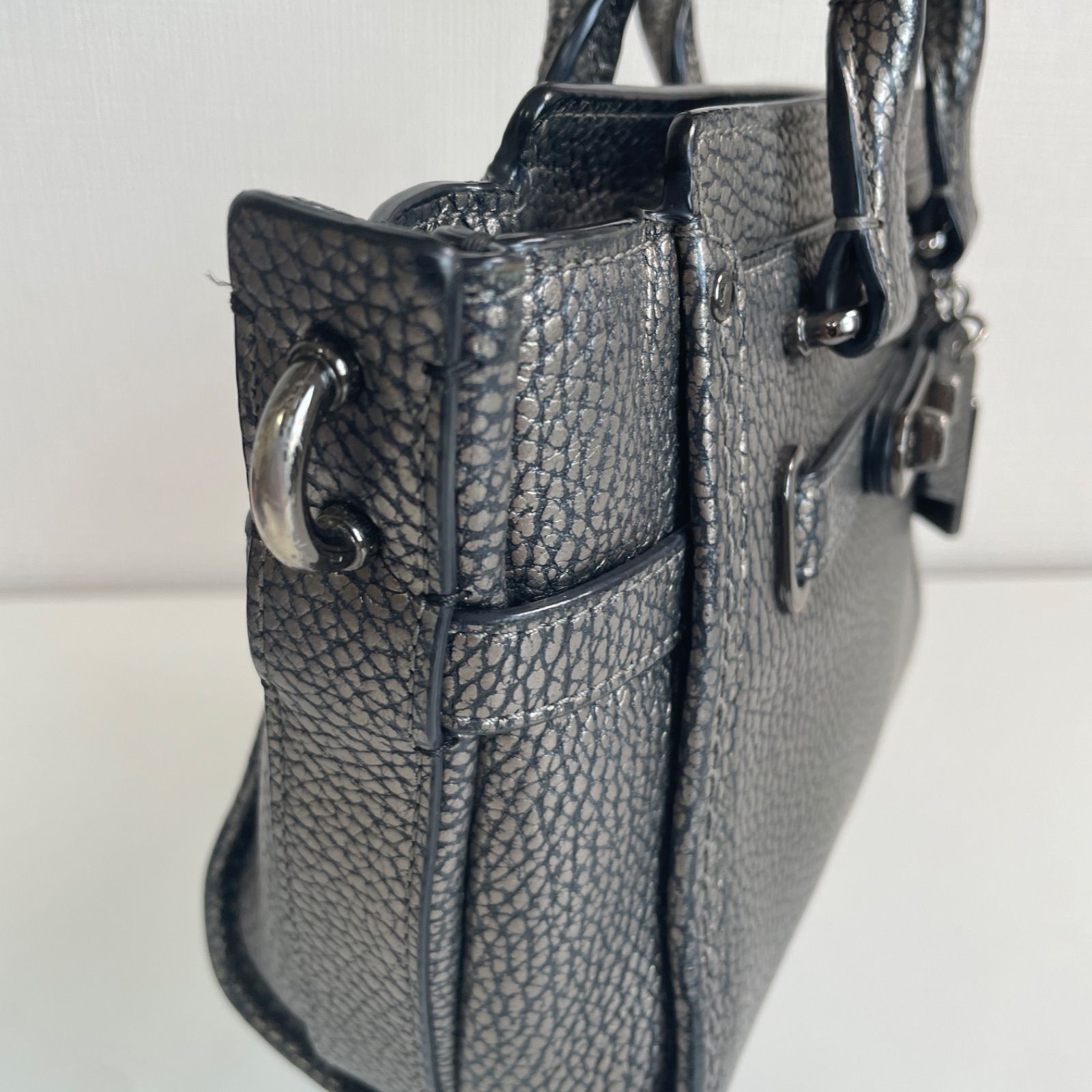 Coach ハンドバッグ メタリックグレー 2way - メルカリ