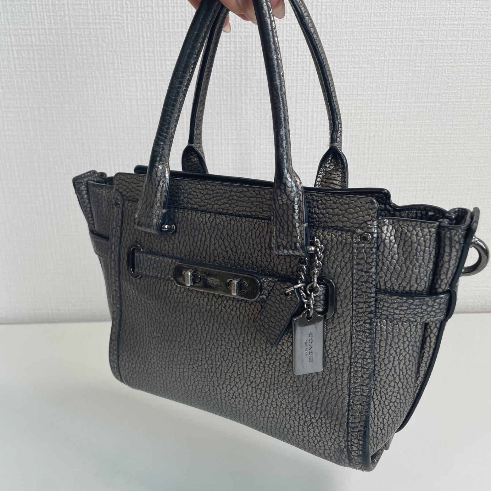 Coach メタリックグレー ハンドバッグ Coach ハンドバッグ メタリックグレー 2way - メルカリ