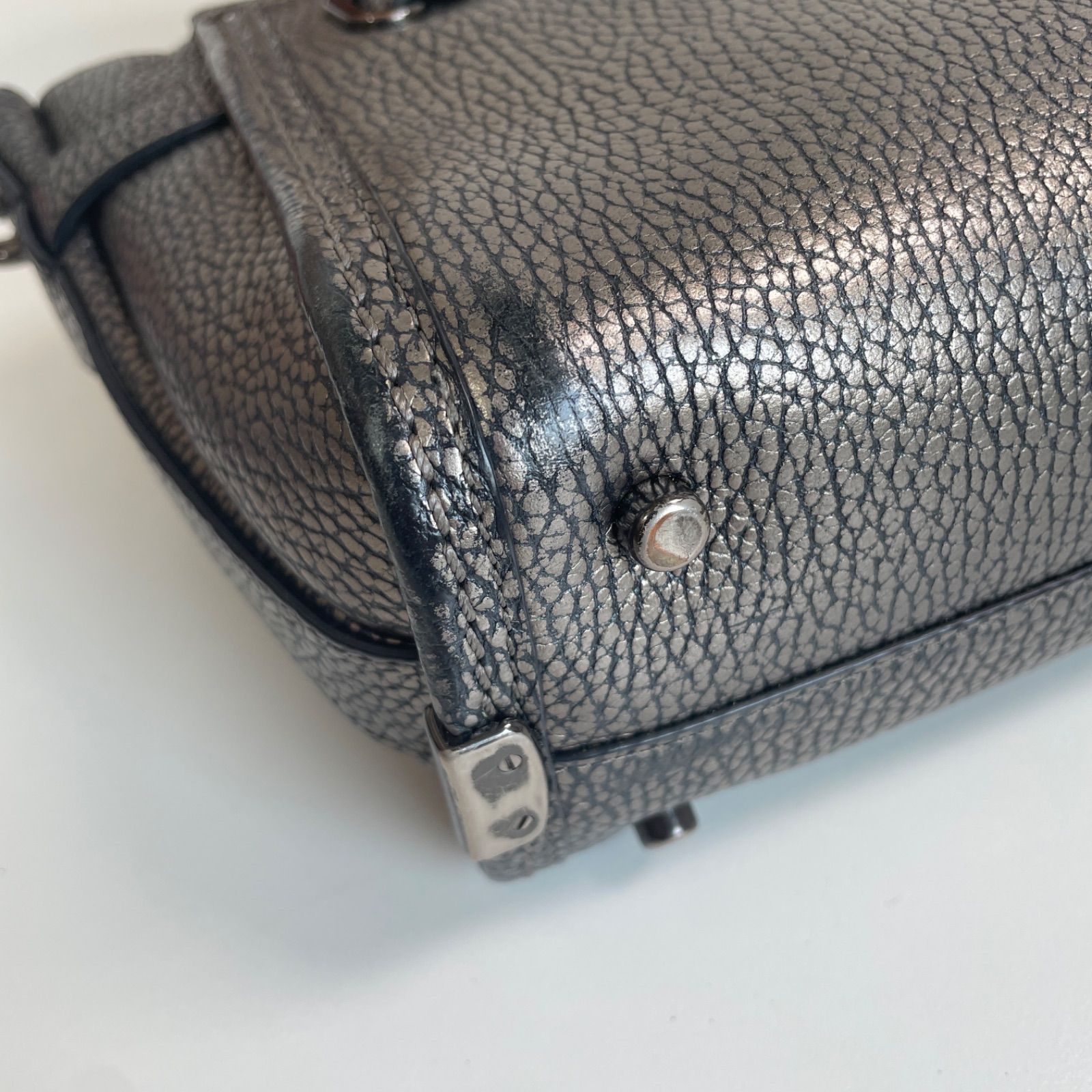 Coach ハンドバッグ メタリックグレー 2way - メルカリ