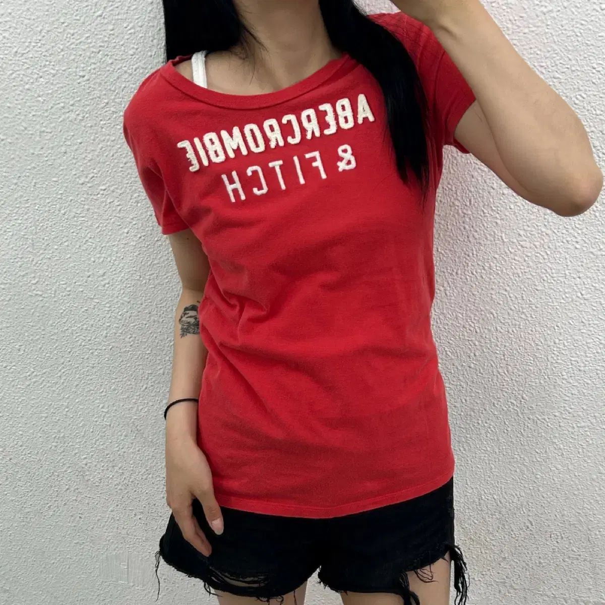 アバクロンビー タイトフィット センターロゴ レッド 半袖 L