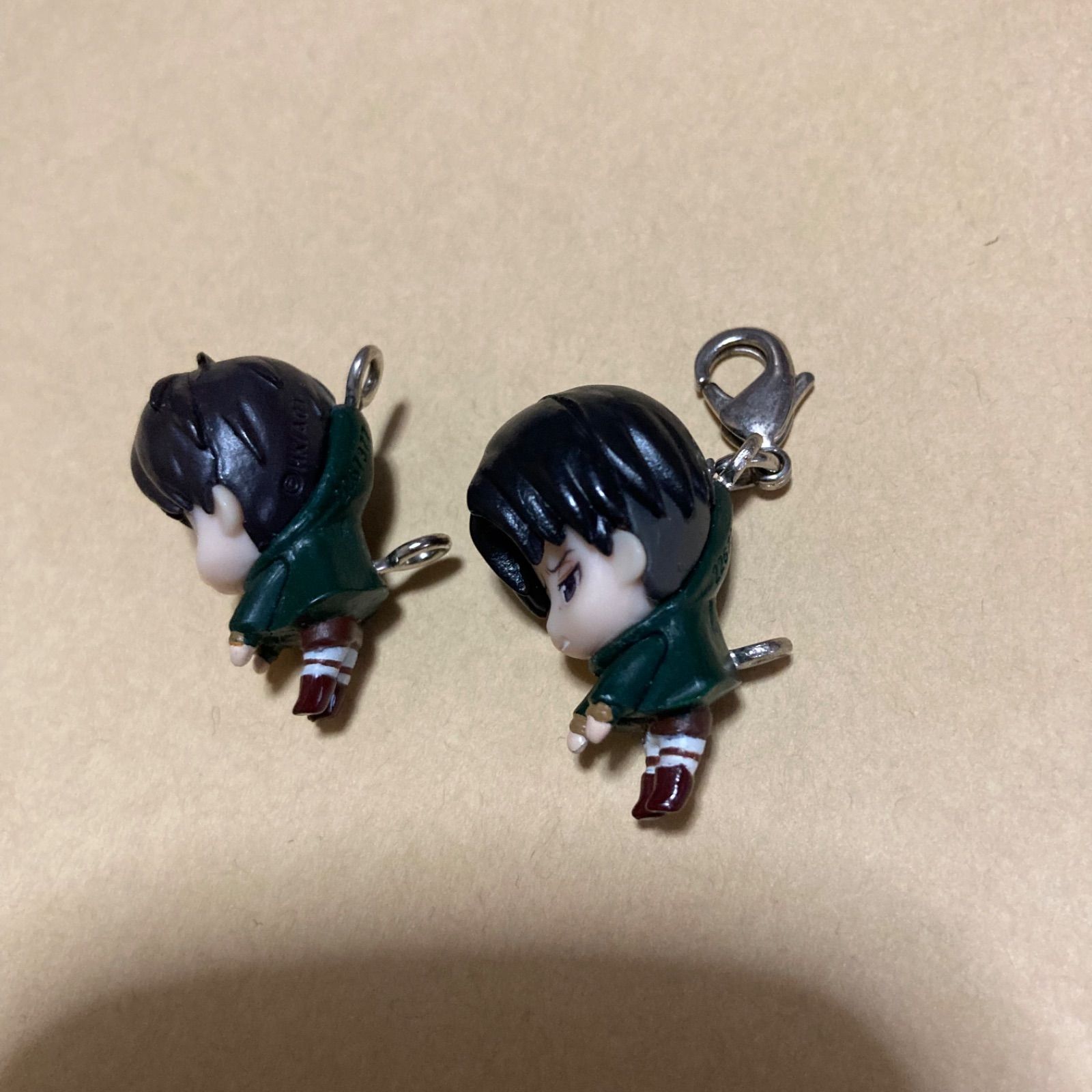 進撃の巨人 つまんでつなげてマスコット エレン リヴァイ - メルカリ