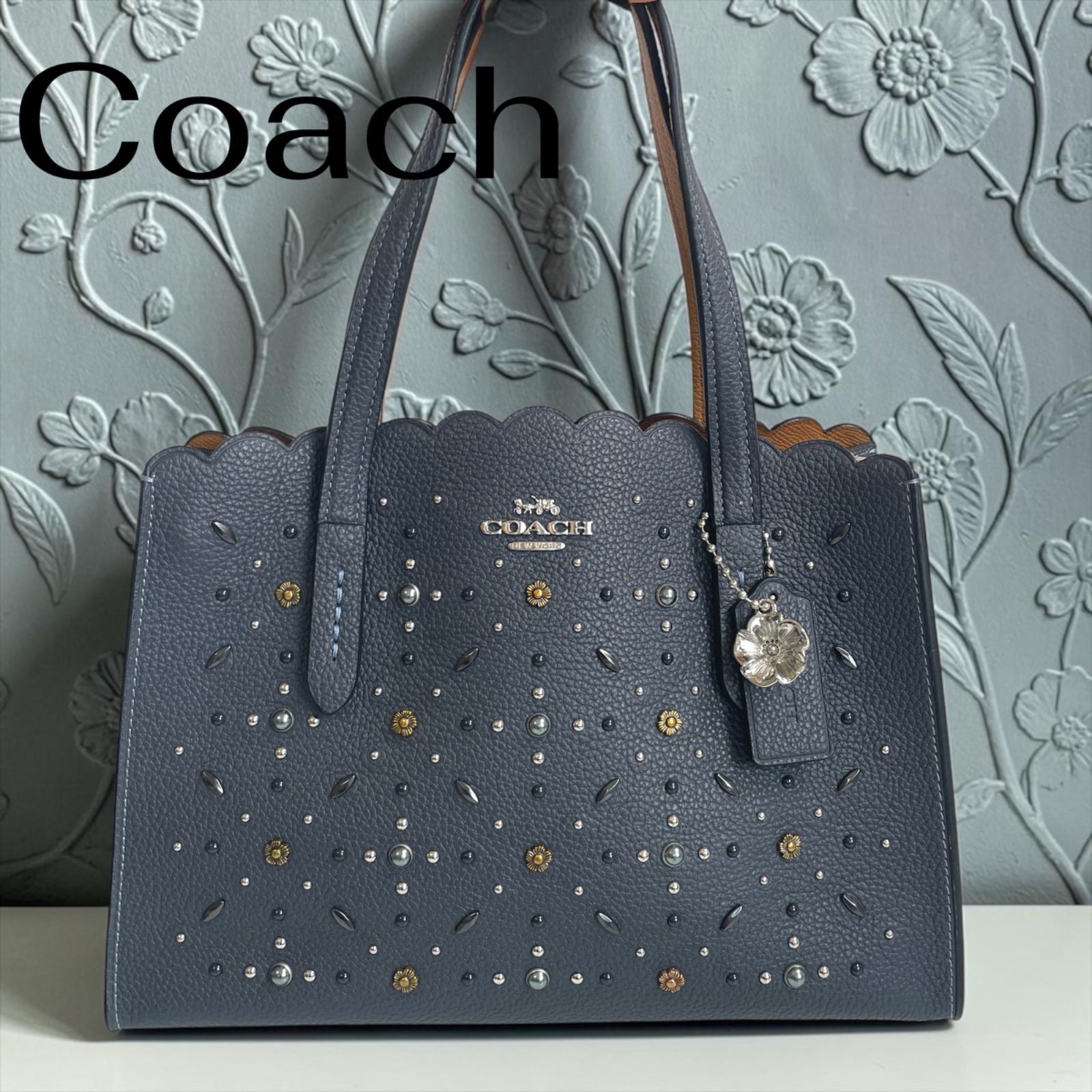 【良品】COACH チャーリー キャリーオール ティーローズ スタッズ レザー COACH チャーリー キャリーオール 28ショルダーバッグ スタッズ 花柄