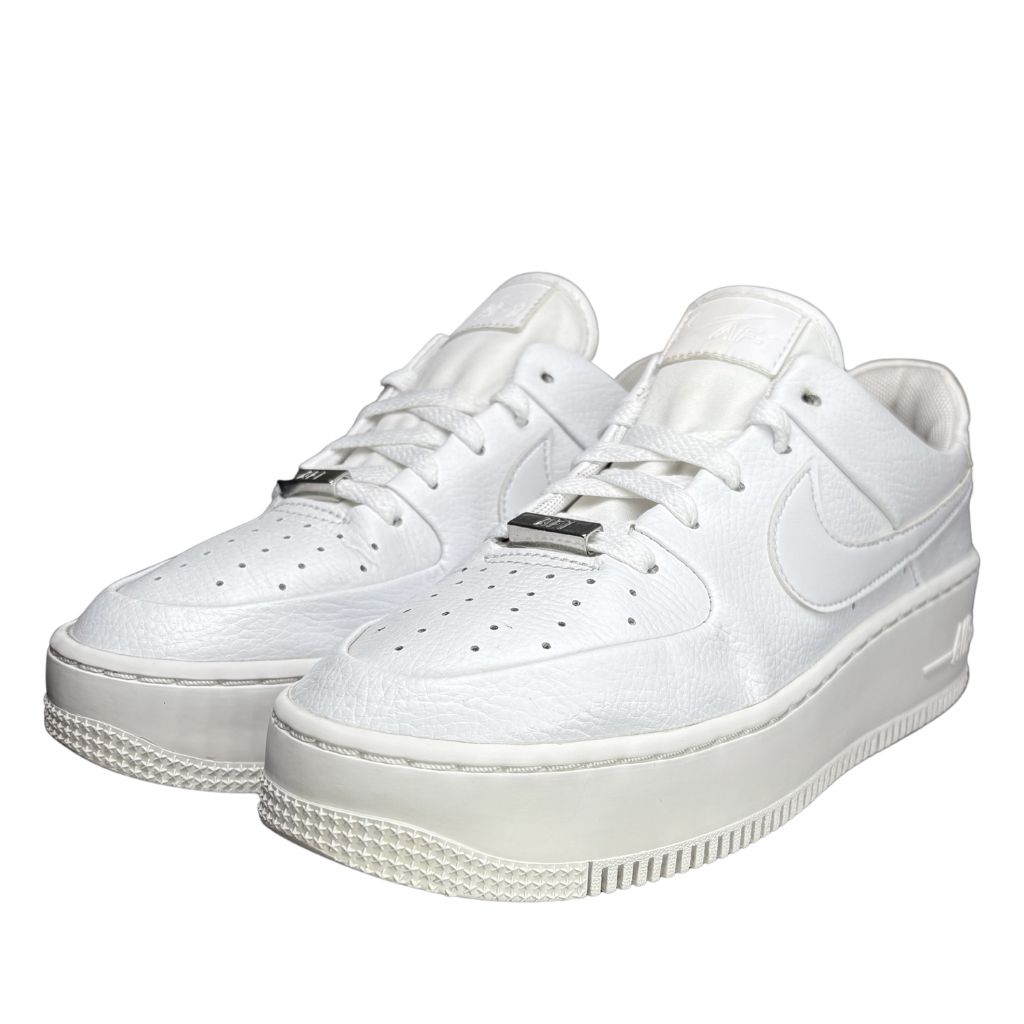 人気 NIKE AIR FORCE 1 SAGE LOW エア フォース 1 セージ ロー カット