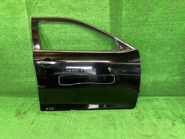 カムリ AVV50 右フロントドア ハイブリッド レザーパッケージ アサヒ M2H5 67001-33200 218