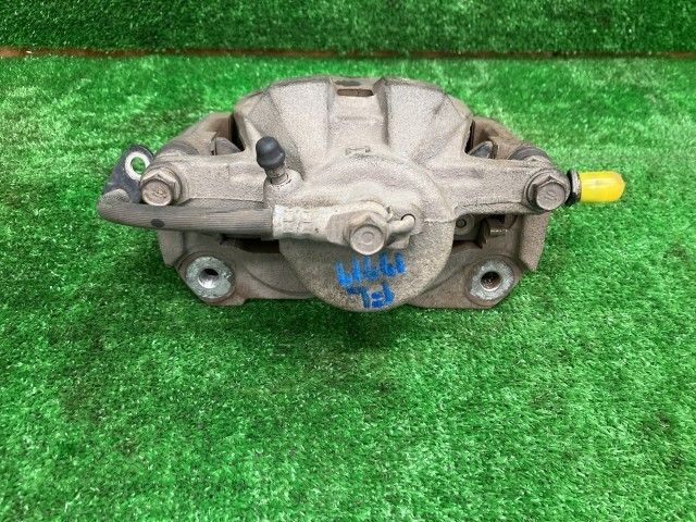 カムリ AVV50 左フロントキャリパー ハイブリッド レザーパッケージ