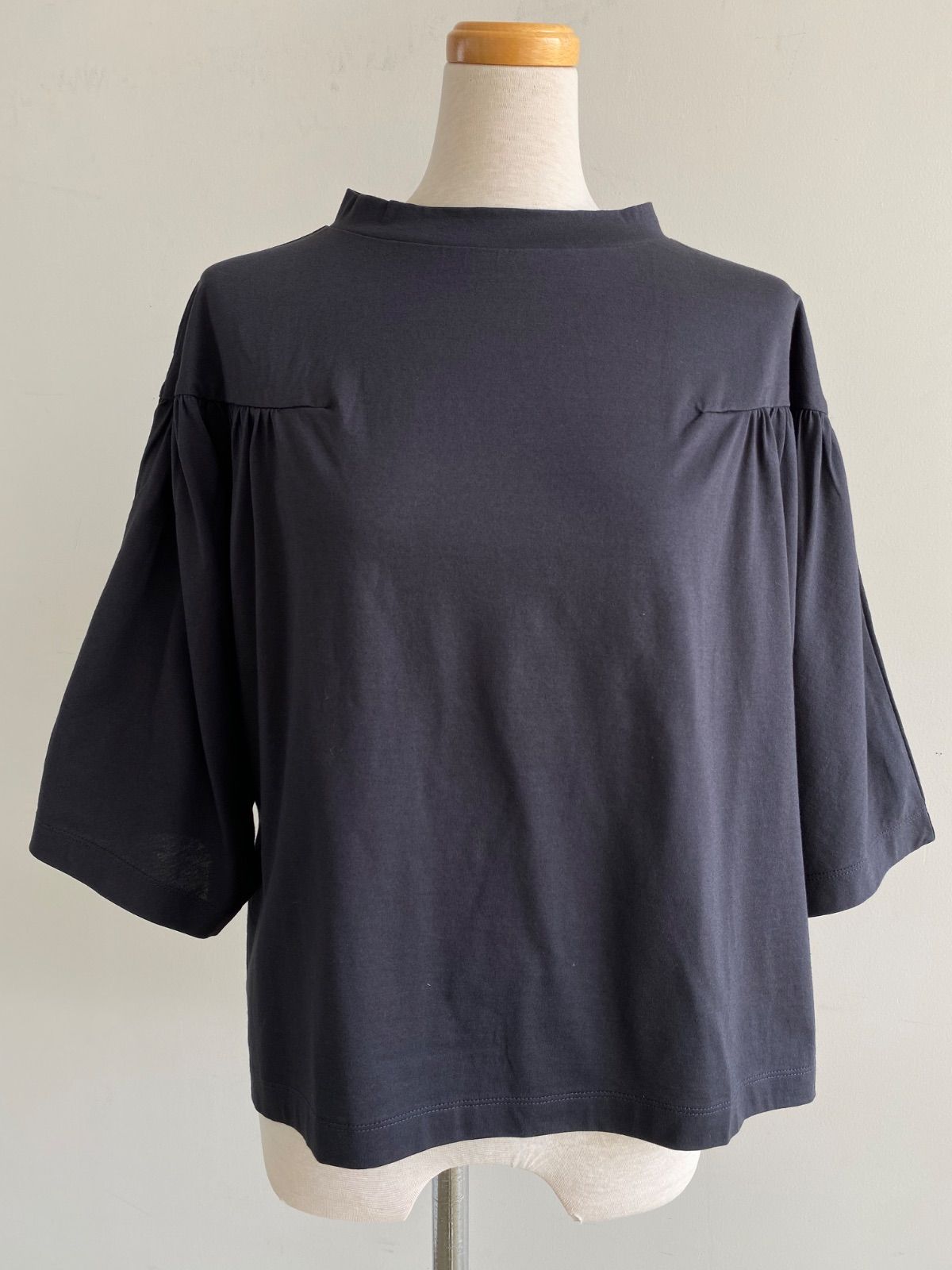 mao made ギャザーたっぷりドルマンTEE 521206　90スミクロ