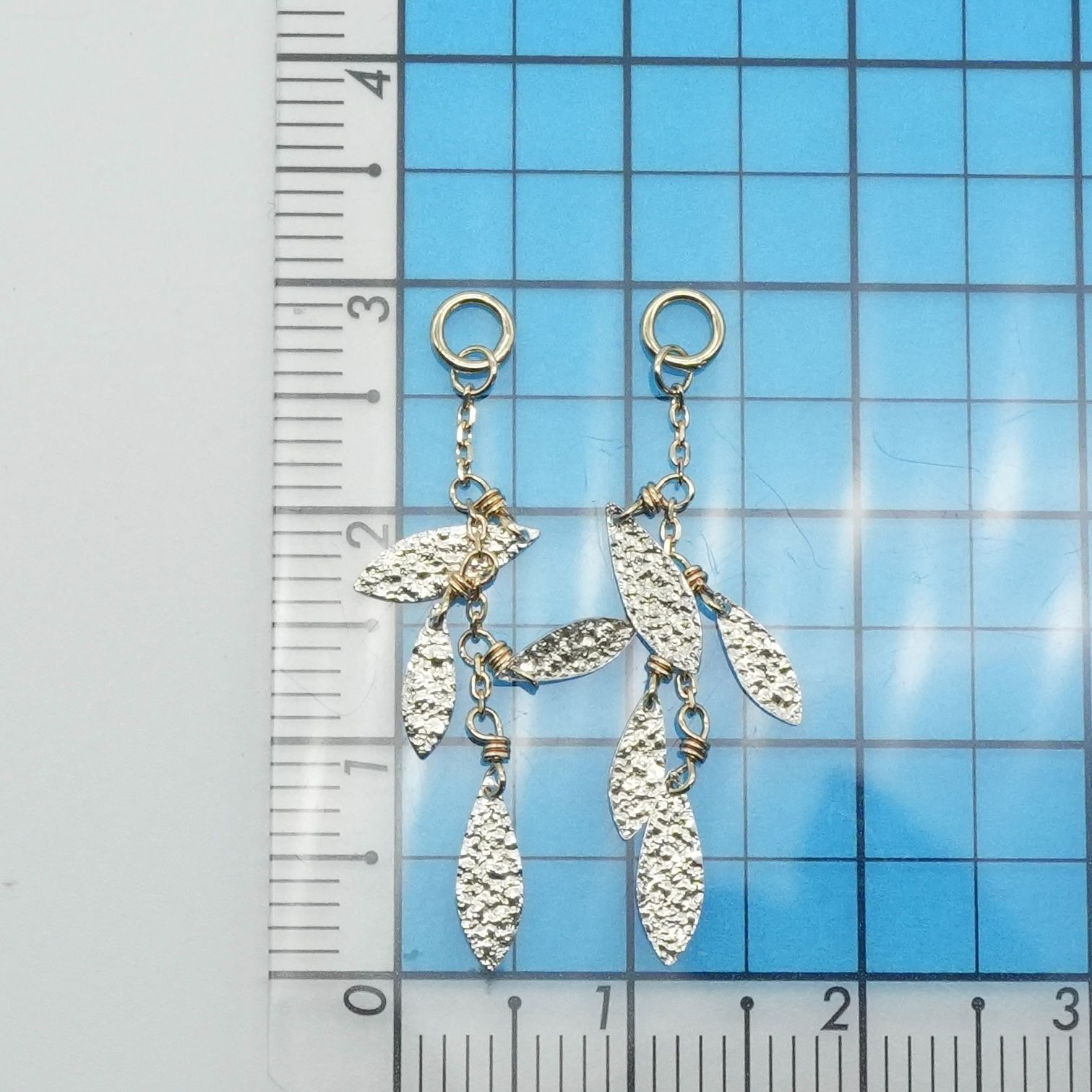 【新品】agete　ピアス　K10　SILVER コンビ　チェーン　チャーム 美品 アガット リーフ コンビ ピアスチャーム K10×SV /24-5225 - メルカリ