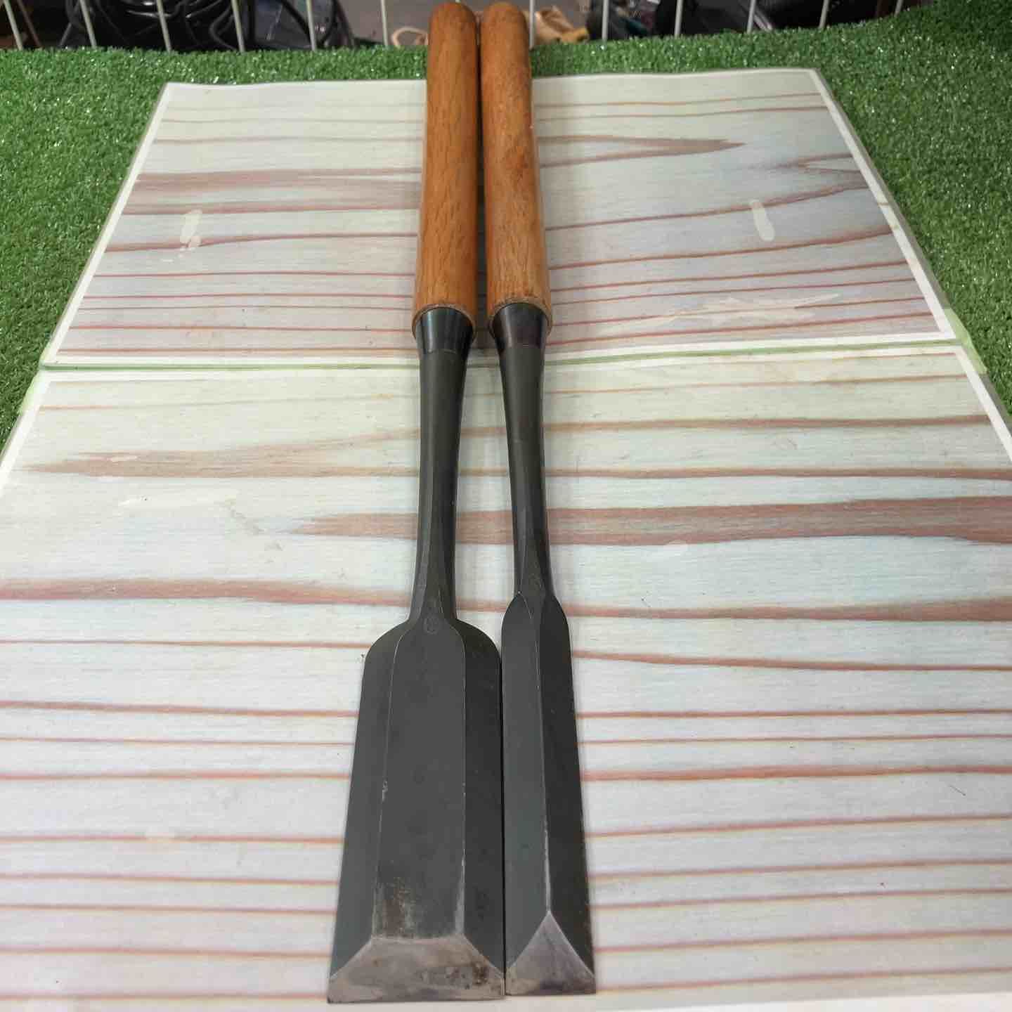 鑿 銘：かず弘 突き鑿2本組【 注：柄に割れあります】【川崎店