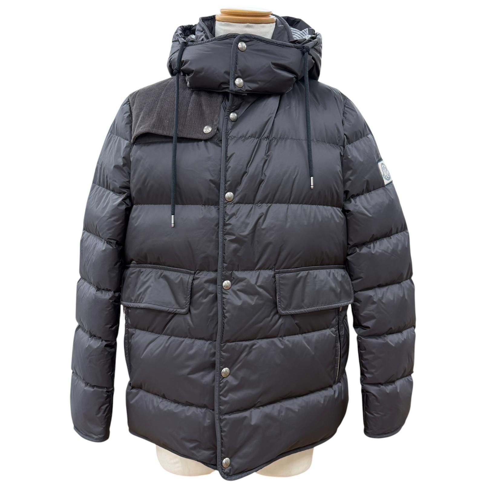 極美品▼MONCLER GAMME BLEU モンクレール ガムブルー B23914131280 ロゴワッペン フーデッド ZIPUP ダウンジャケット グレー 3 メンズ 79,200円
