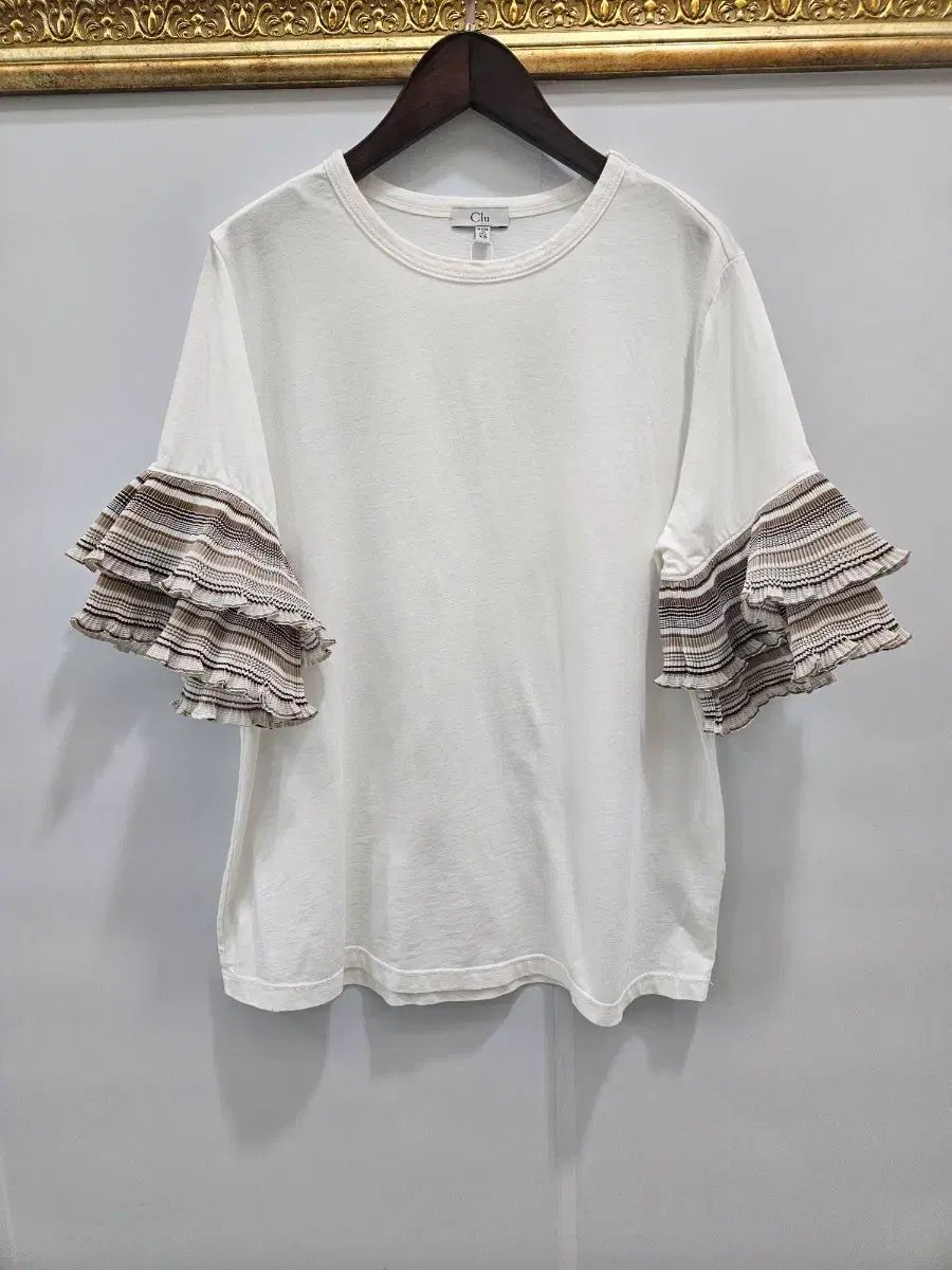 CLUE コットンTシャツ