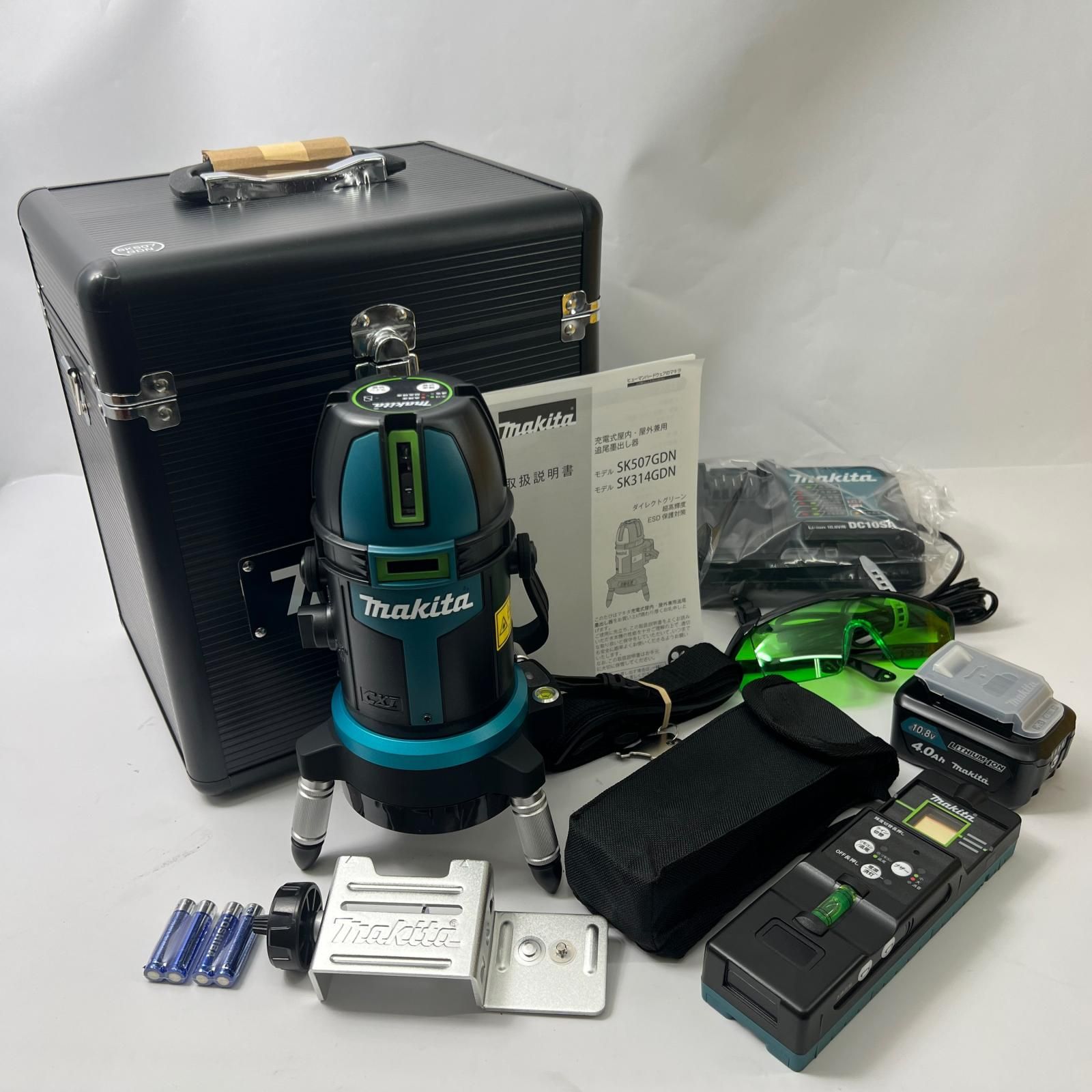 MAKITA マキタ レーザー墨出し器 10.8V 4.0Ah 充電器 充電池1個 ケース付 SK507GDZN 未使用品