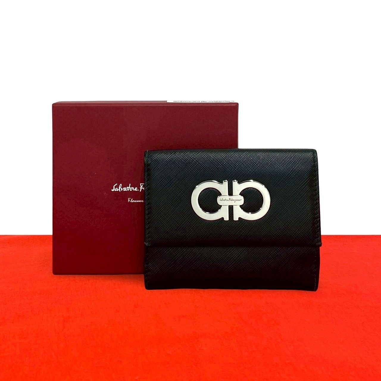 未使用品　箱付き　Salvatore Ferragamo 折り財布　ガンチーニ 未使用保管品 箱付 Salvatore Ferragamo サルヴァトーレフェラガモ