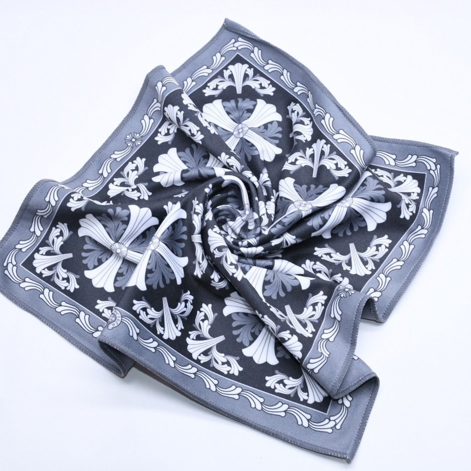 極美品 CHROME HEARTS クロムハーツ ハンカチ CHプラス 唐草模様