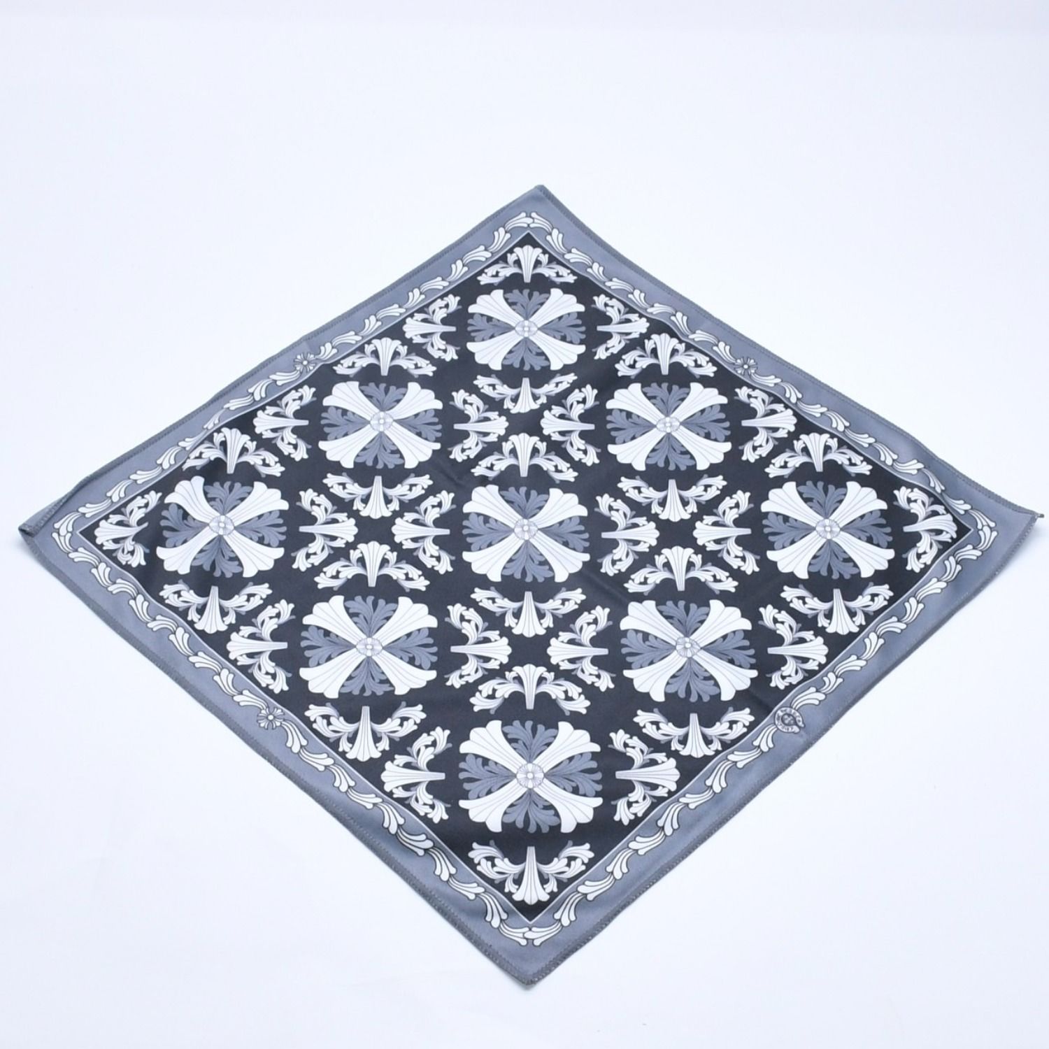 極美品 CHROME HEARTS クロムハーツ ハンカチ CHプラス 唐草模様