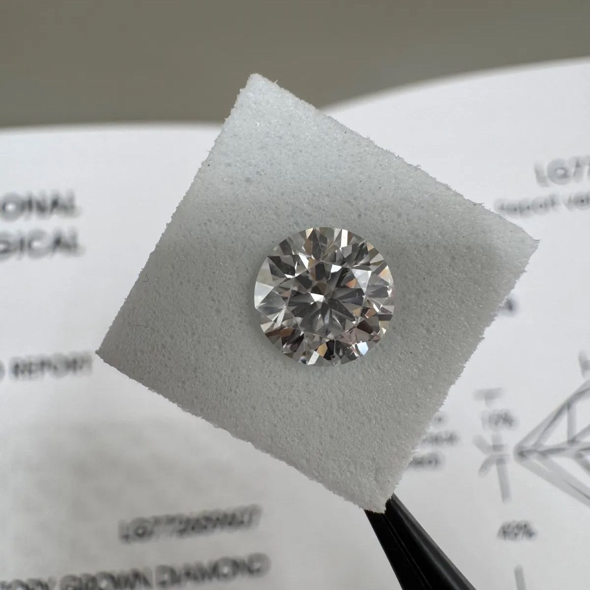 ラボグロウンダイヤモンド D VVS1 IDEAL 1.00ct ラウンドブリリアントカット IGI レポート付き