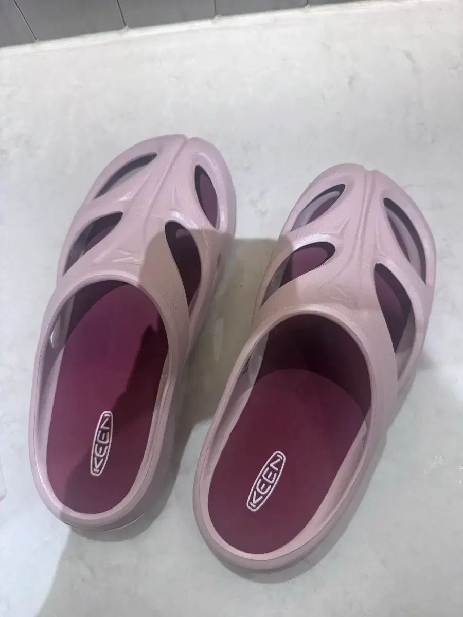 キーン シャンティ スリッパ 250 9,149円