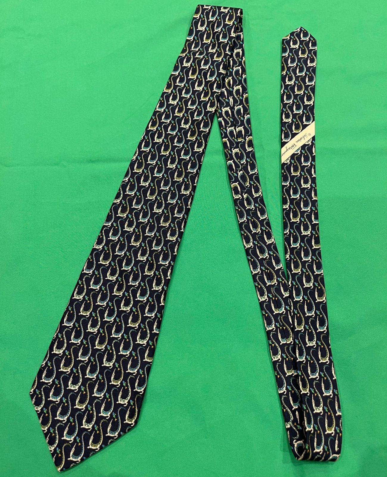 美品】サルヴァトーレ フェラガモ ネクタイ シルク100% ワニ柄