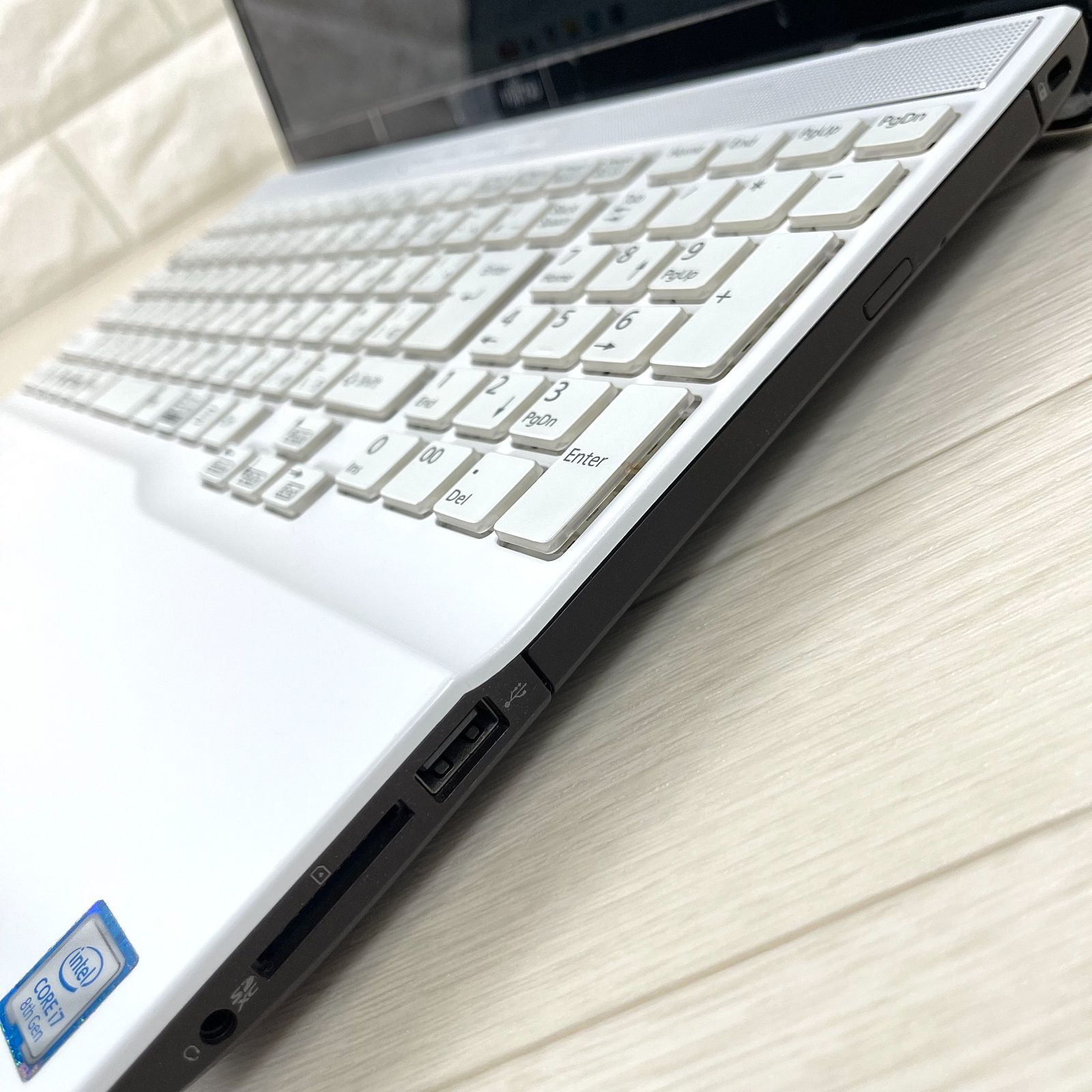 ホワイト8世代i7メモリ8ギガSSD 512ギガWin11カメラブルーレイ 富士通 第8世代i7 SSD512GB メモリ16GB Win11 Office - メルカリ