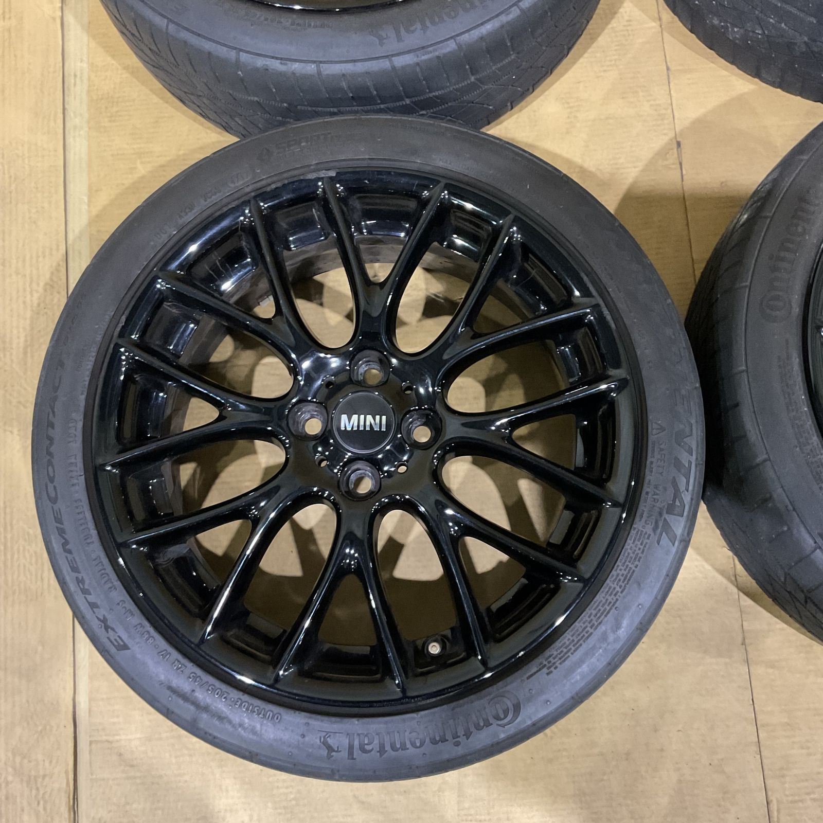 4穴 PCD100 17インチ7J+48 MINI純正アルミ+コンチネンタル 205/45R17