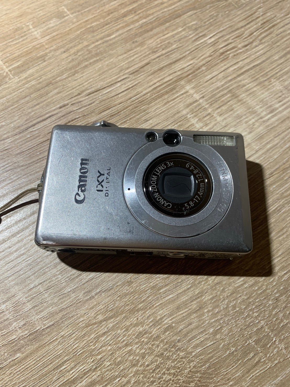 2254 Canon IXY DIGITAL 70 シルバー 動作確認済み デジカメ【ネ】