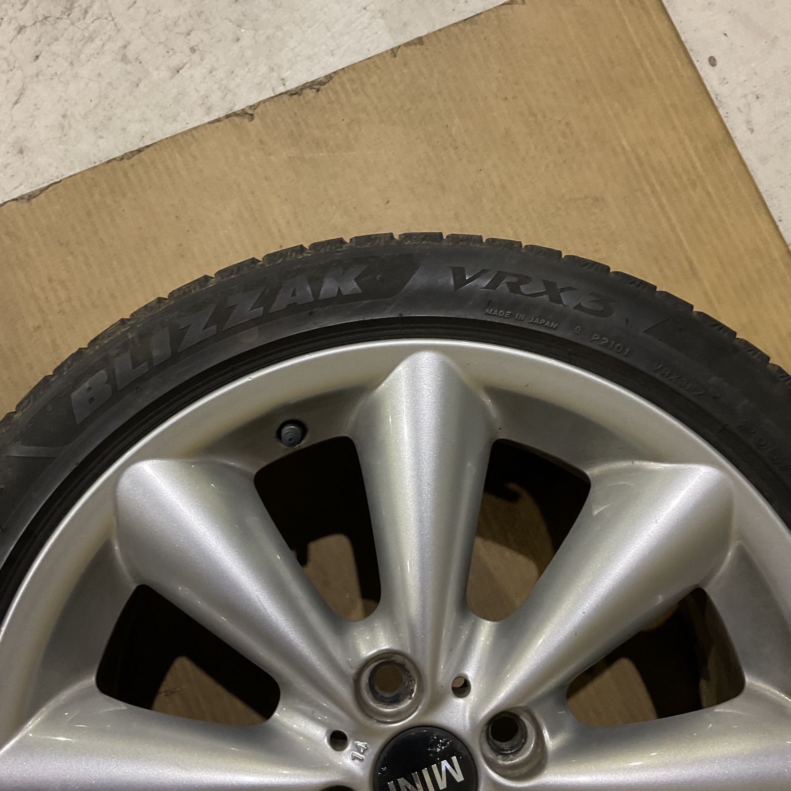 4穴 PCD100 17インチ 7J+48 MINI純正+205/45R17 VRX3 2021年製造 ※交換