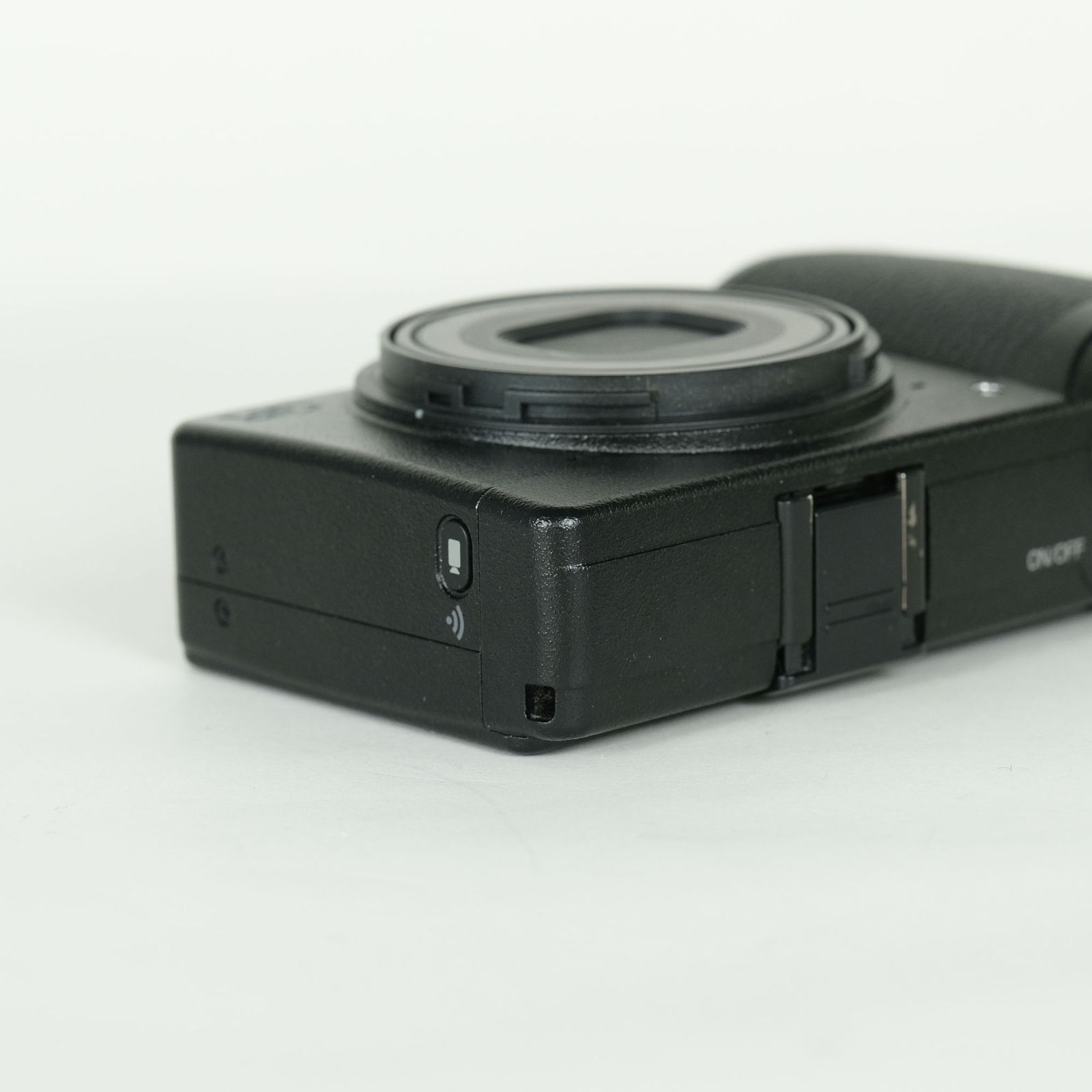 並品 | シャッター数2,970回] RICOH GR III | コンパクトデジタル