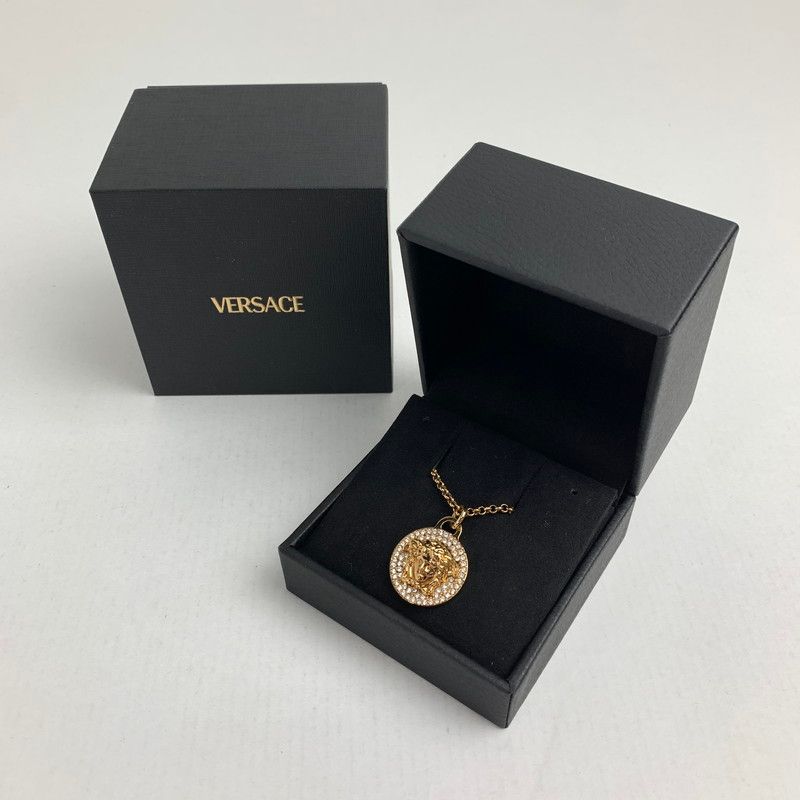 【中古品】 VERSACE ヴェルサーチェ メデューサロゴ ネックレス ゴールドトーン.ラインストーン ペンダント アクセサリー 【192-260714-ky-17-fuzh】