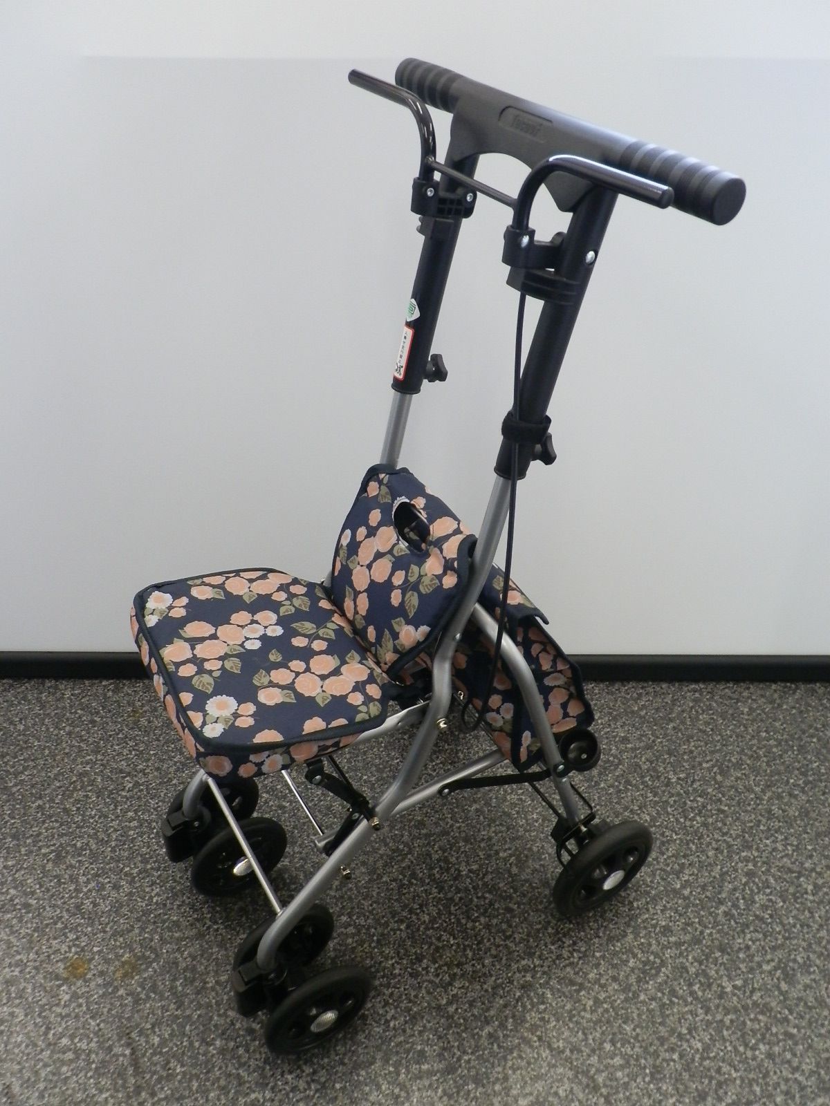 中古美品 幸和製作所 TacaoF コンパクトタイプ シルバーカー シプール