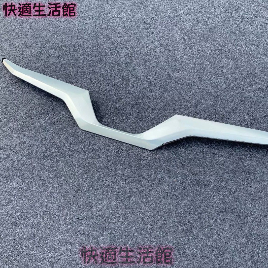トヨタ ライズ 2020年式対応 フロントグリル U字型ガーニッシュ シルバー ABS製 メッキ調 1点セット 貼り付け式 外装アクセント gzj714
