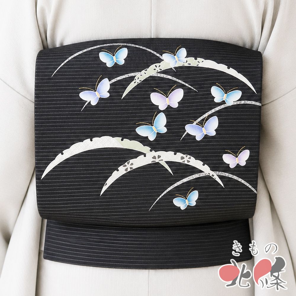 夏物 夏帯 名古屋帯 なごや帯 中古 リサイクル 正絹 カジュアル 仕立て上がり 露芝草に蝶の図 黒色 多色 銀 きもの北條 A1392-28