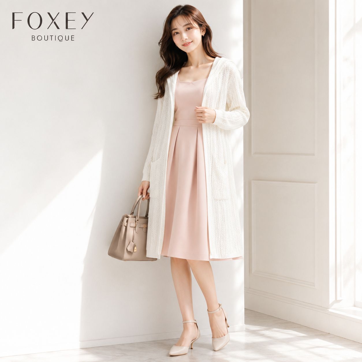 【新品同様の美しさ / 上質リネン（麻）100％をまとって 高級の肌触りを】FOXEY BOUTIQUE 42611 / フォクシーブティック F フリーサイズ アイボリー ケーブル×リブ編み ロングカーディガン 通勤 旅行 リゾート