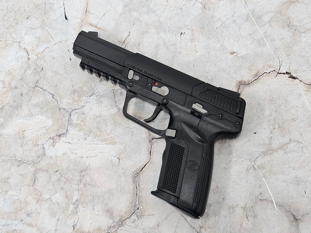 中古商品）東京マルイ FN 5-7 - メルカリ