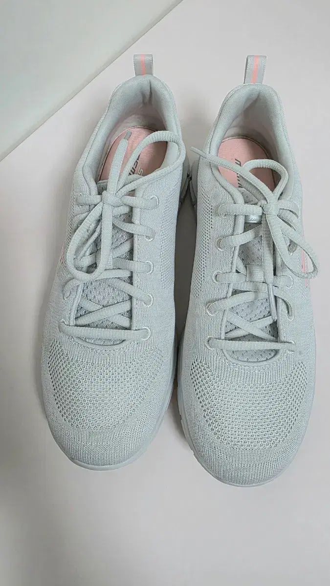 SKECHERS スケッチャーズ スニーカー 240