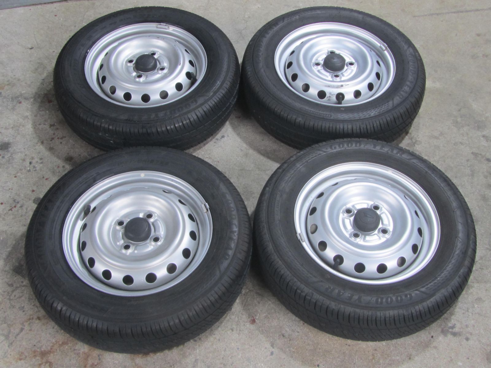 状態良好】155/70R13 サマータイヤ グッドイヤー エフィシエント