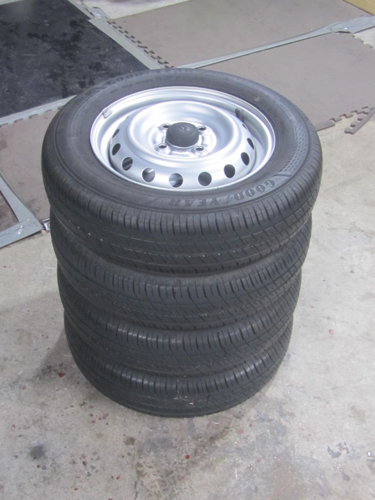 状態良好】155/70R13 サマータイヤ グッドイヤー エフィシエント