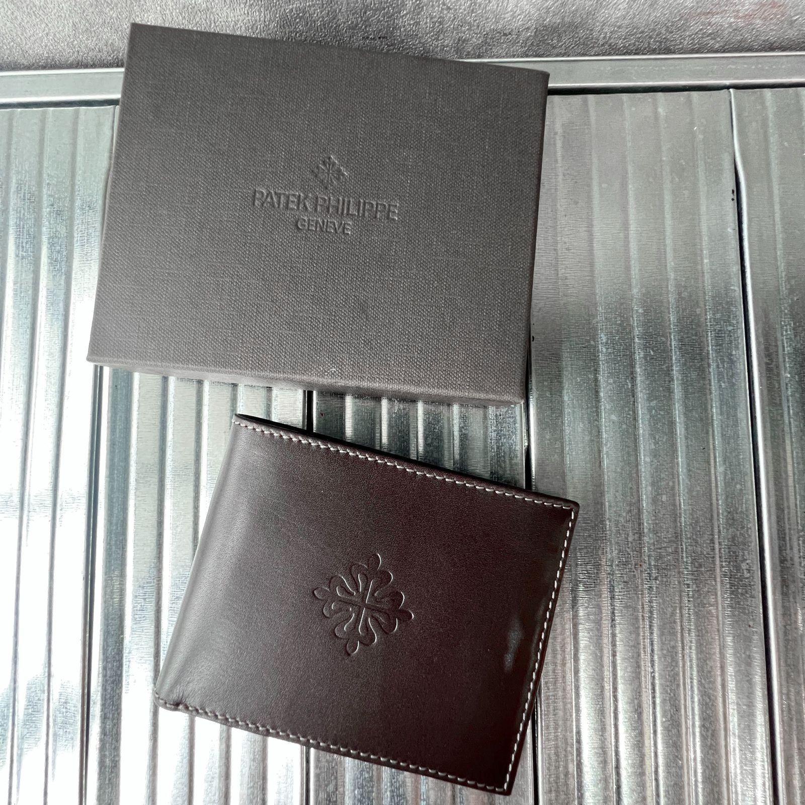 PATEK PHILLIPE　パテックフィリップ　２つ折れ財布　レザーウォレット