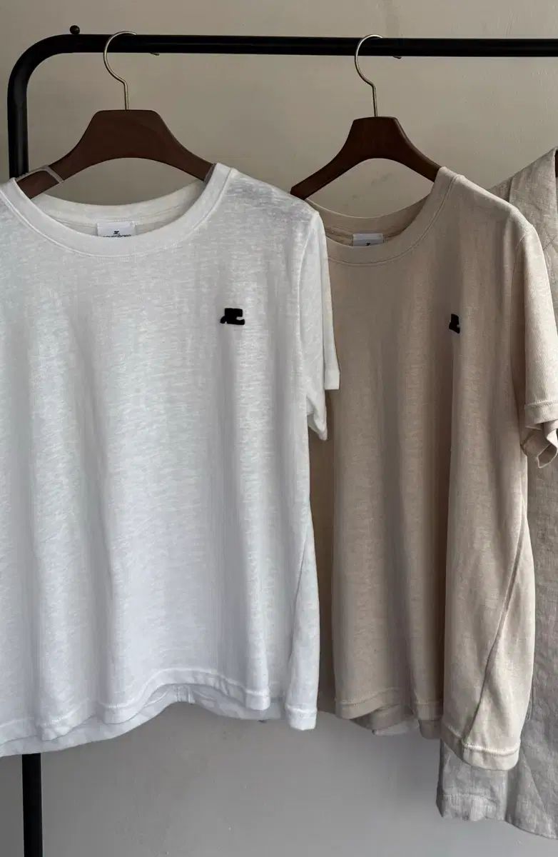 クレア リネン Tシャツ