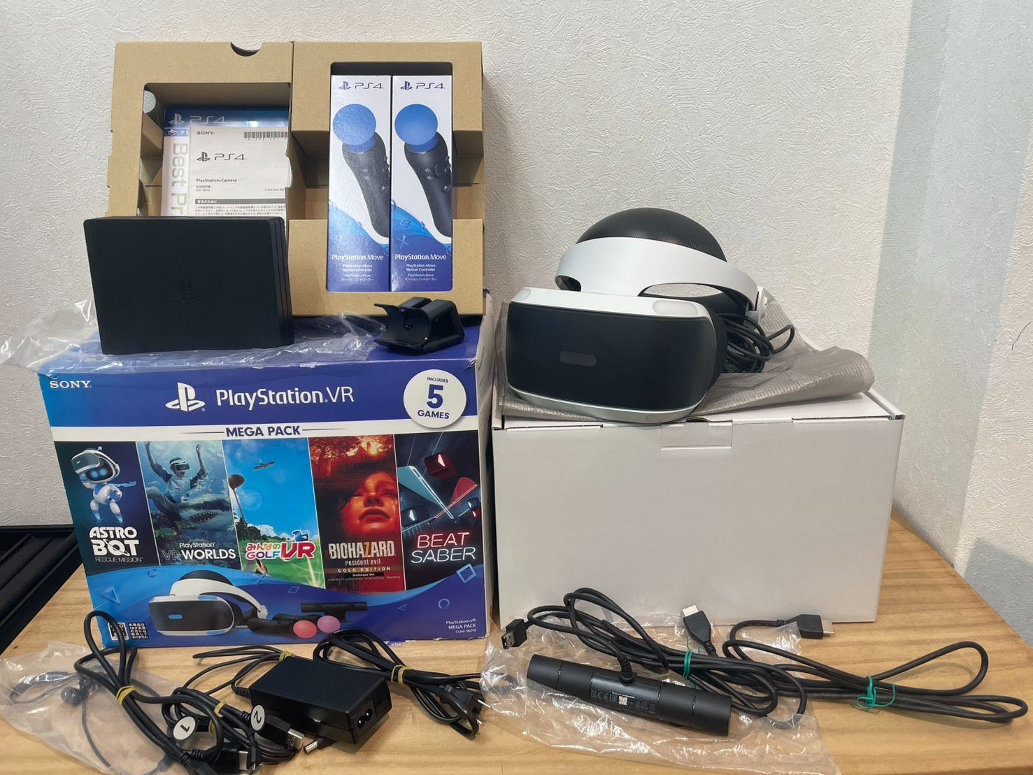 【成】SONY PlayStation VR PS4専用 VRゴーグル CUHJ-16010 メガパック ソフト.4本欠品【6194YO】G14