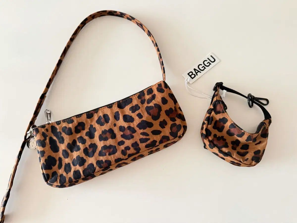 BAGGU バグゥ ヒョウ柄 レオパード ナイロン ミニ ポシェット & クレセント バッグチャーム キーホルダー