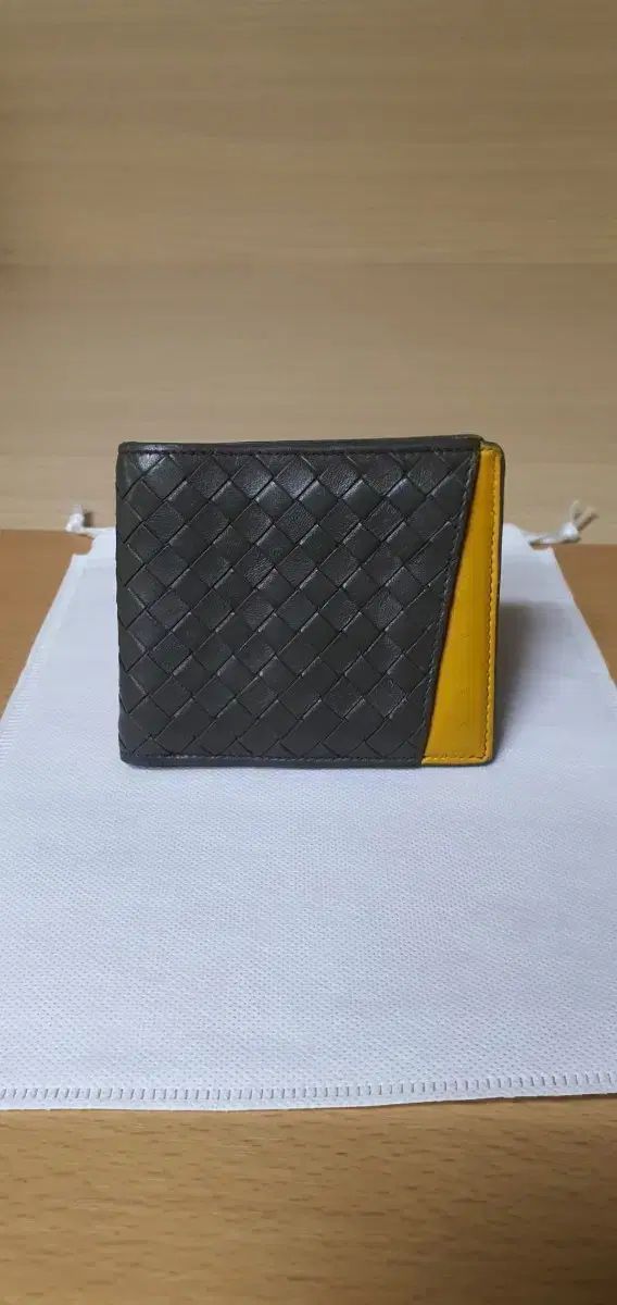 ボッテガ・ヴェネタ ツートン 二つ折り財布/財布 正規品 A級 (鑑定済)