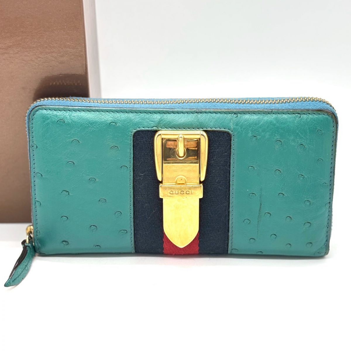 色で気分を解き放つ】 GUCCI シルヴィ 長財布 シェリーライン