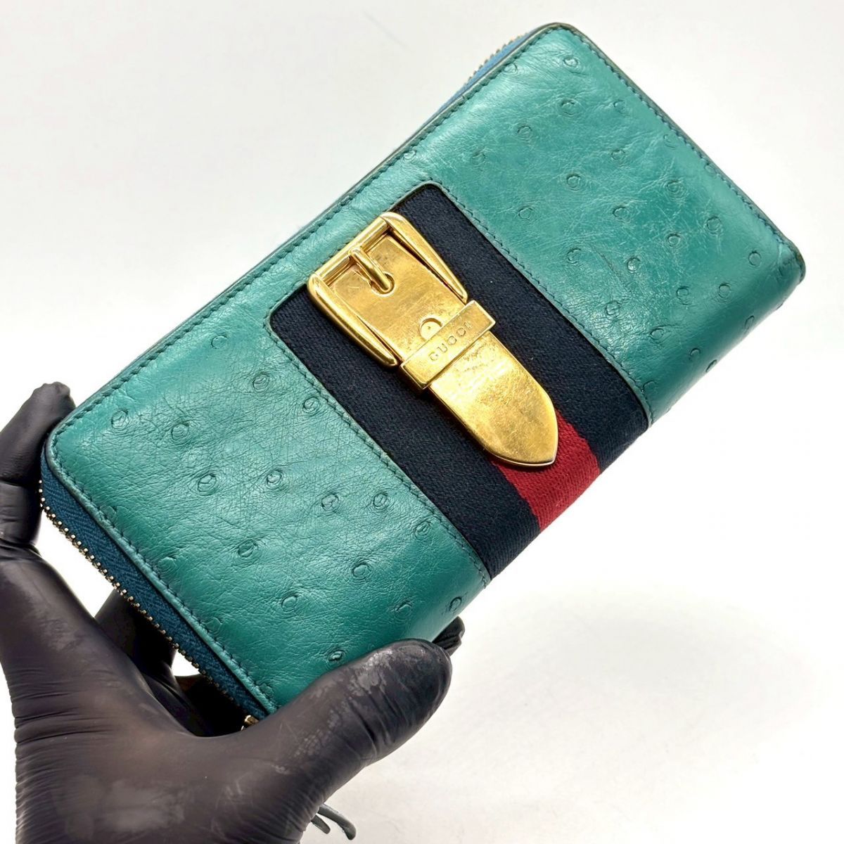 色で気分を解き放つ】 GUCCI シルヴィ 長財布 シェリーライン