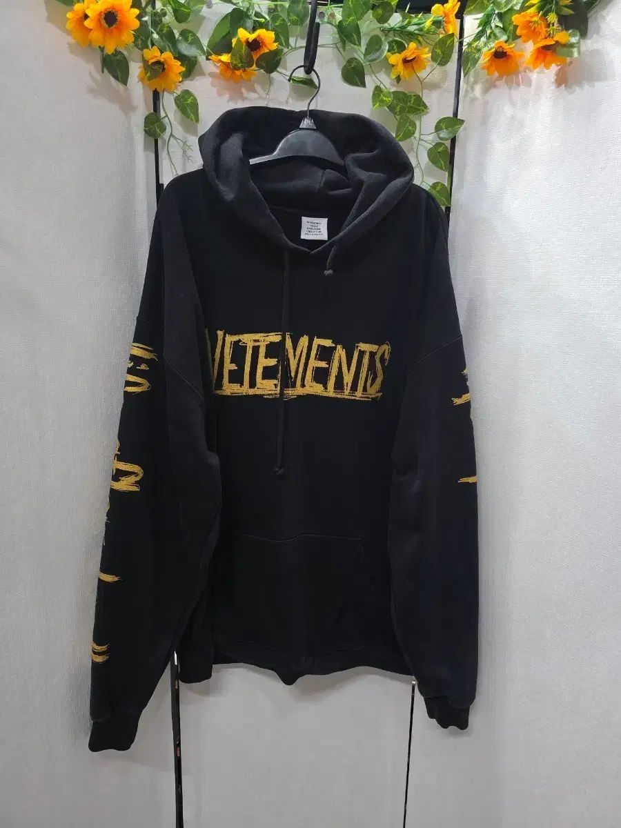 VETEMENTS ヴェトモン フード付きTシャツ